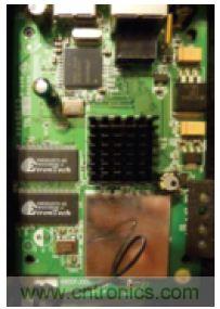 图2:WPS54G打印服务器电路板正面。