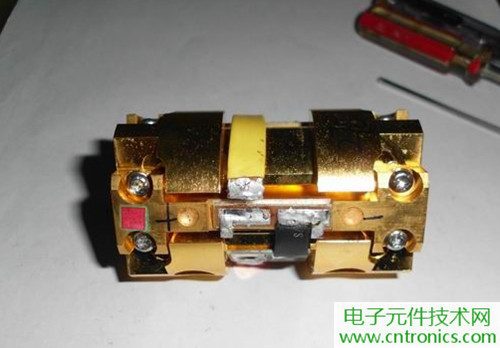 这货一万三?50W半导体激光模块拆解