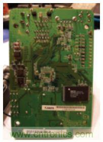 图3:WPS54G打印服务器电路板背面。