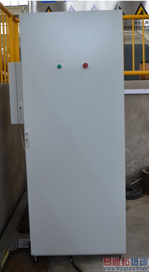 现场主控制柜实拍图片