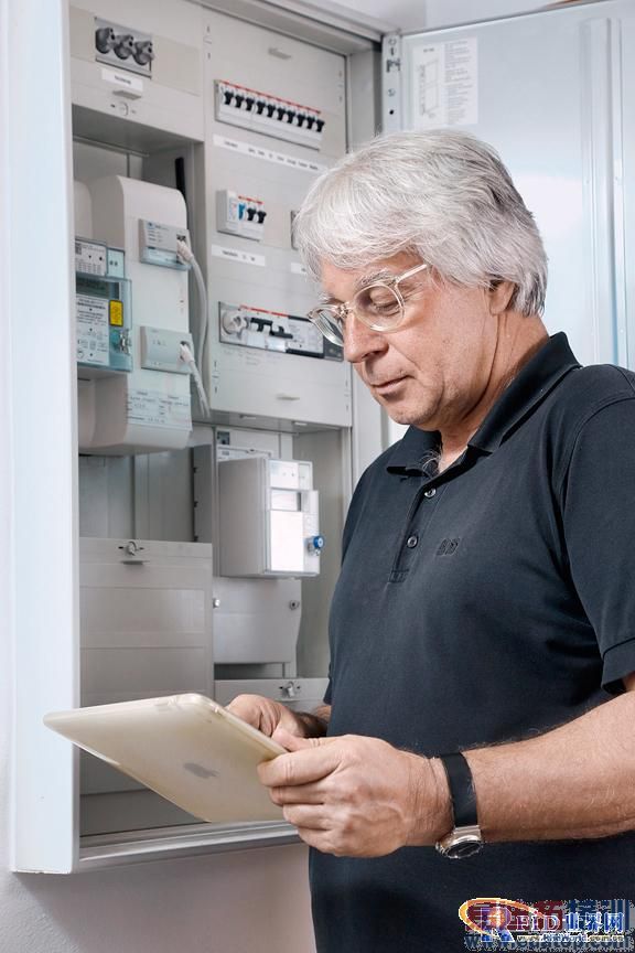 ������E-DeMa