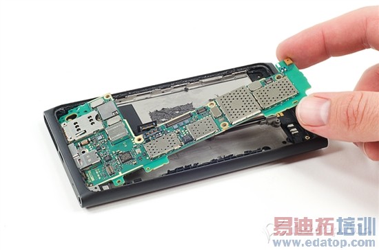 低价的秘密:Lumia 900拆解