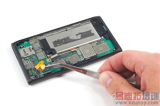 低价的秘密:Lumia 900拆解