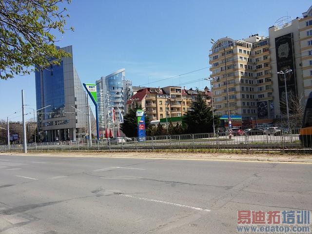 LG AKA智能手机试玩 有趣但定价过高