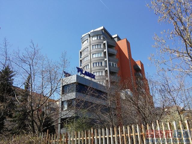 LG AKA智能手机试玩 有趣但定价过高