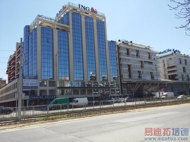 LG AKA智能手机试玩 有趣但定价过高