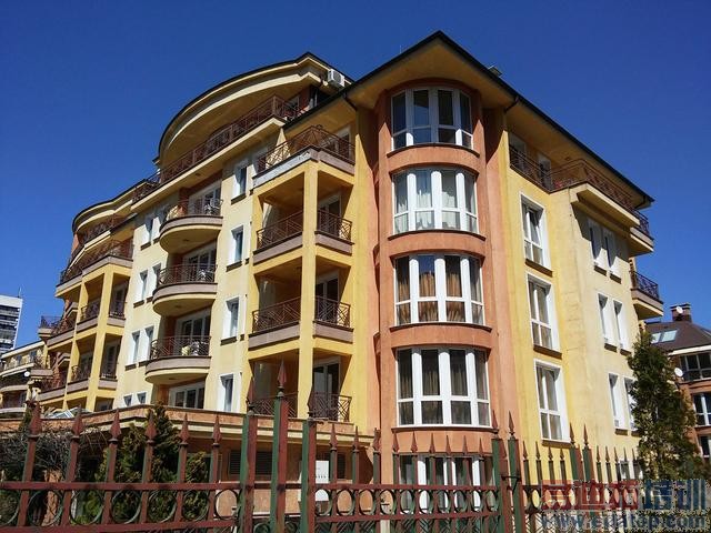 LG AKA智能手机试玩 有趣但定价过高