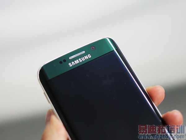 访三星设计师:借由金属和玻璃传达温暖和实用