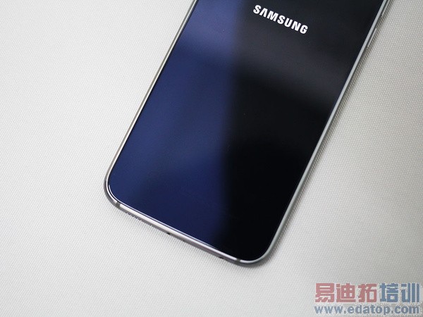 访三星设计师:借由金属和玻璃传达温暖和实用