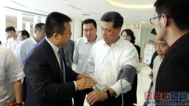 ��������ڳ�����ͻ��100�򣬴������������������ֱ���һƷ�ƣ�