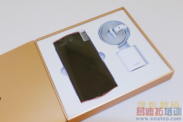 美图M4手机图赏:勾起妹纸们的自拍欲望