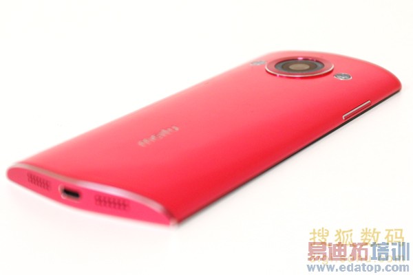 美图M4手机图赏:勾起妹纸们的自拍欲望