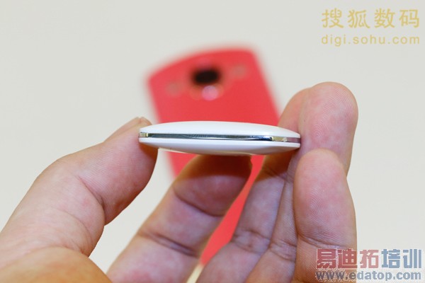 美图M4手机图赏:勾起妹纸们的自拍欲望