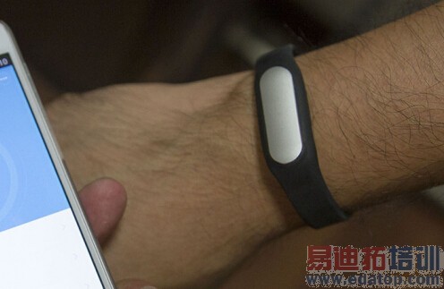 ���ף�С���ֻ�������400����й���һ