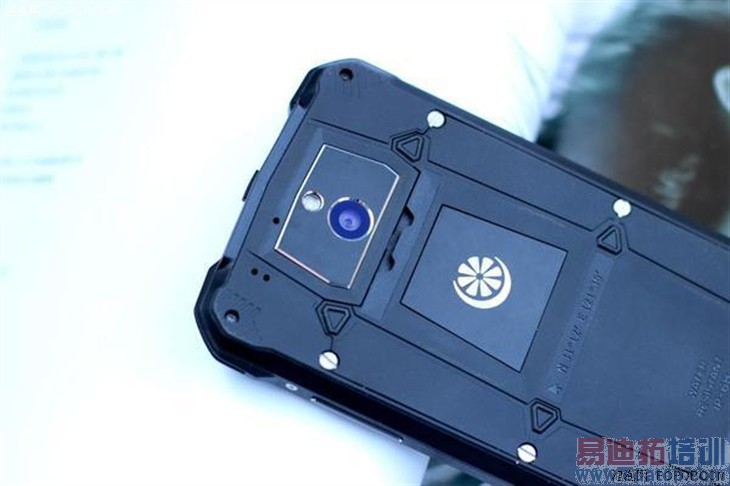 ����Ϊ������� ���VOGA V1�������� 