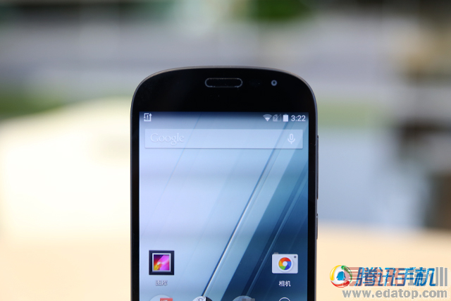 YotaPhone 2评测:双屏正反两用 但应用匮乏