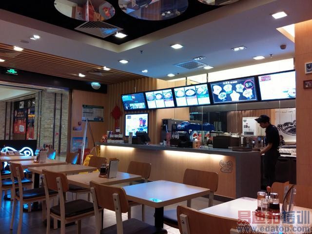 YotaPhone 2评测:双屏正反两用 但应用匮乏