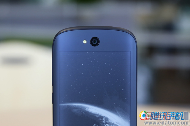 YotaPhone 2评测:双屏正反两用 但应用匮乏