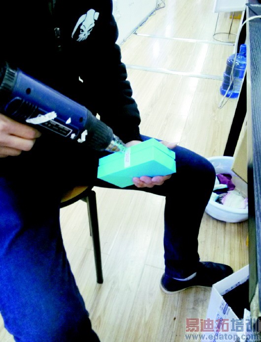 ������Ա�����·�װ�Ӳֿ������Ļ�Ϊ�ֻ��Ľ�����