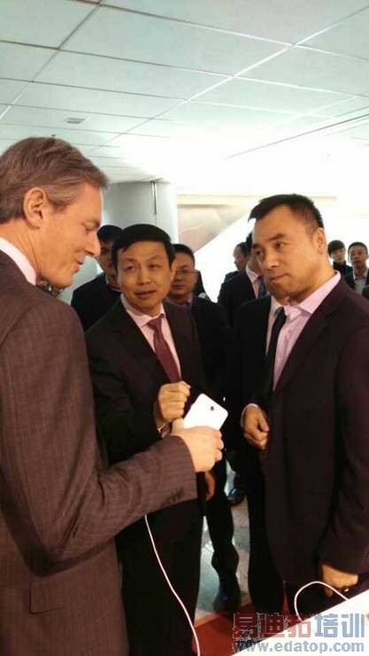 ��2015���й������ն˲�ҵ����ᡱ���ɲ����ٻ�4���