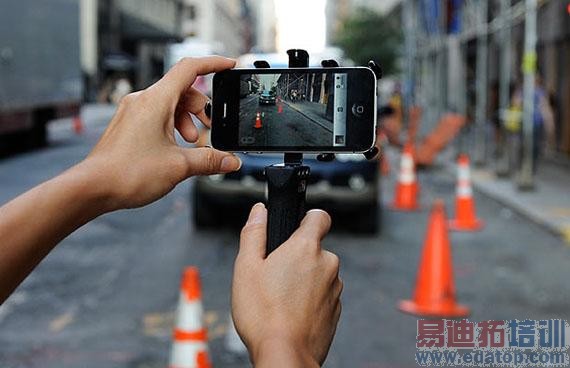 新专利显示未来iPhone内置变焦镜头