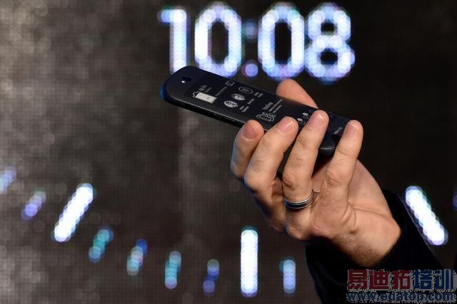 YotaPhone 2���� �۸�Ϲ�/����Q1��½�й�