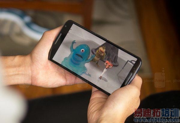 MOTO�����콢�ع� 5.9Ӣ����+4GB���ڴ�