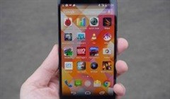 �������ֽ��ĻYotaPhone2���·���