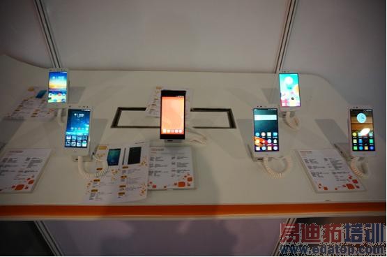 �ذ��Ƴ�3���ֻ���Ʒ �Ѷ����4G�ƶ��ն�