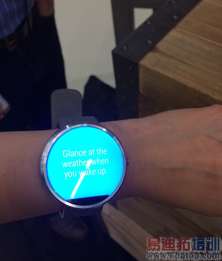 Ħ���Ƴ�Moto 360�ֱ����������ֻ�