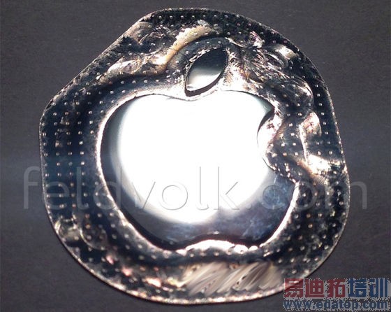 ��Ƕ�ں�ǵĽ���LOGO���λ�