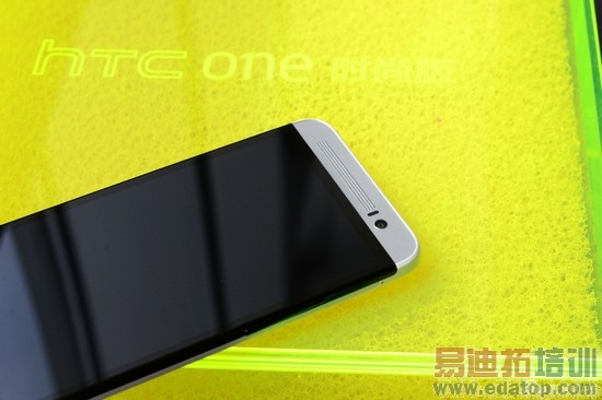 双弧线背部塑料机身HTCOne时尚版评测