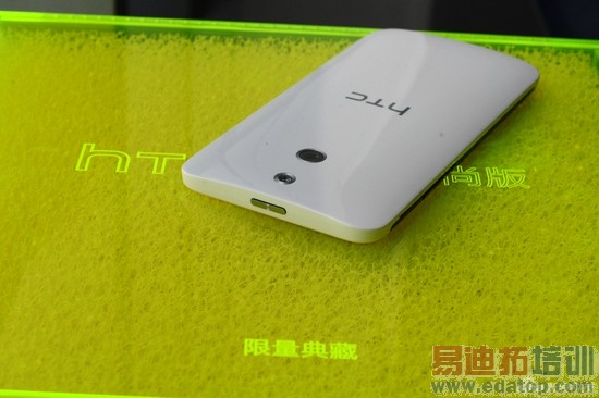 双弧线背部塑料机身HTCOne时尚版评测
