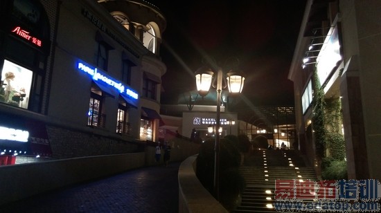 双弧线背部塑料机身HTCOne时尚版评测(3)