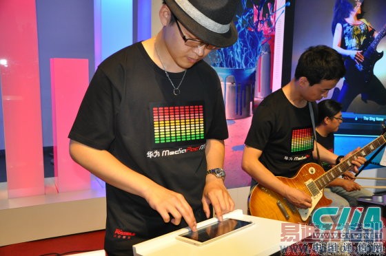 ��Ϊ����MediaPad M1��4G�汾1999Ԫ 13�վ���Ԥ��