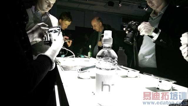 HTC One M8���֣��������˷ܵ��콢�ֻ�