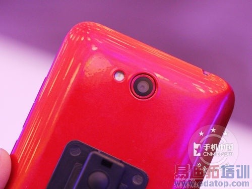 5Ӣ��˺�CPU HTC Desire 616��1299Ԫ 