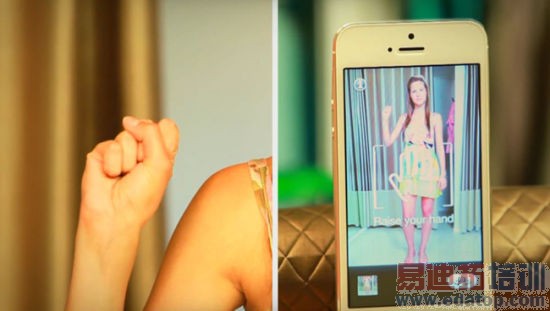 目前的CamMe在App Store里是免费的,这是个手势拍照应用,对多人合照还挺有用的。固定好iPhone后,对着摄像头举起手掌激活手势识别,然后做一下握拳的动作,CamMe就会倒数三秒后自动拍照。