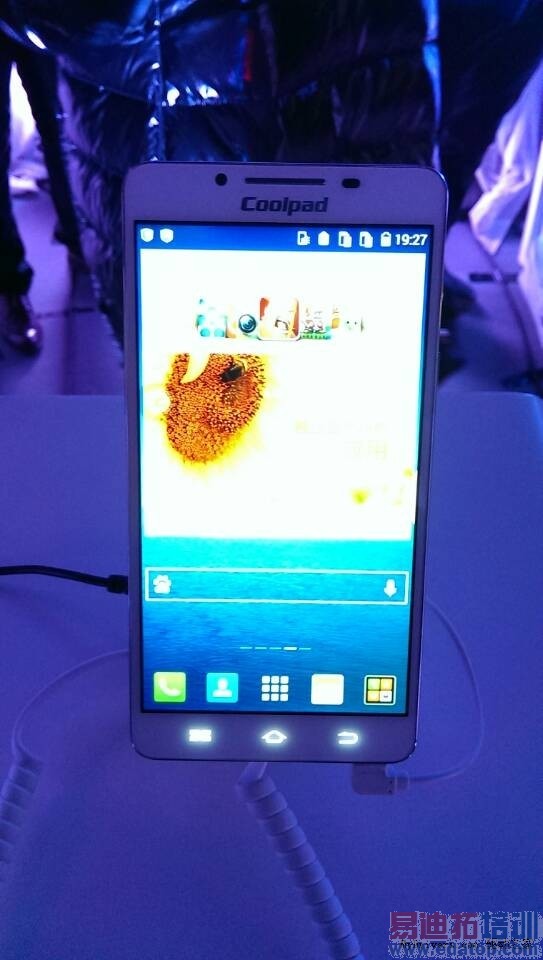 �׿�4G˫��˫ͨ�ֻ�������5.95��/�ĺ�