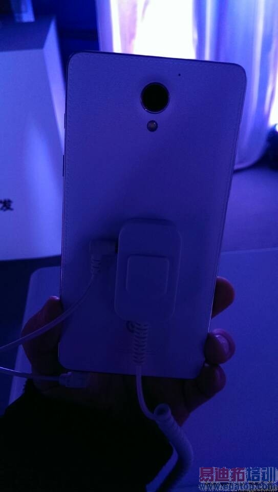 �׿�4G˫��˫ͨ�ֻ�������5.95��/�ĺ�