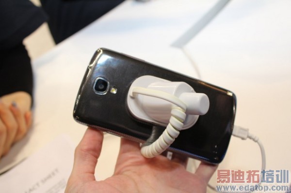 ����Tizenԭ�ͻ����֣��������õ�Android��¡Ʒ