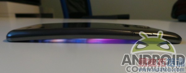 LG������ G Flex���֣���������ָм�