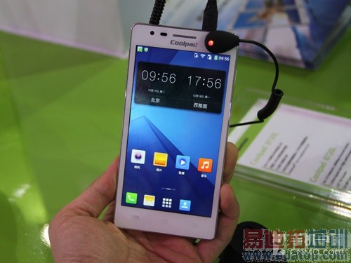 巨屏四核时尚身 酷派8720L登陆移动大会