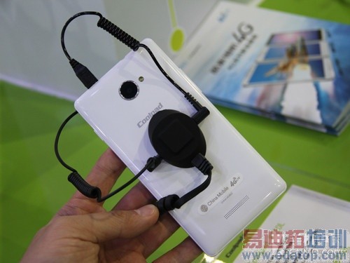 巨屏四核时尚身 酷派8720L登陆移动大会