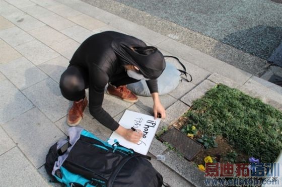 ������Ů����־