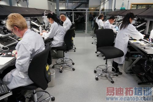 一探Vertu总部究竟:最奢侈的手机是怎么造出来的?