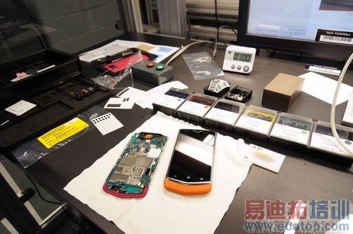 一探Vertu总部究竟:最奢侈的手机是怎么造出来的?