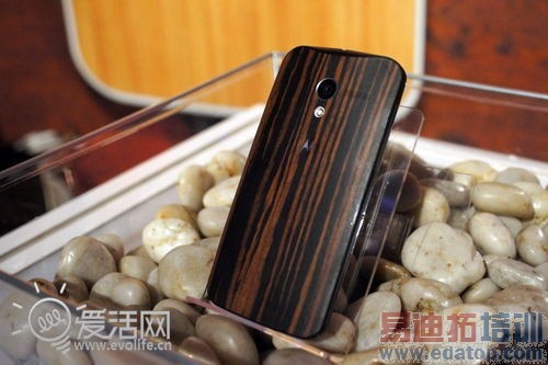������һ�޶� Ħ������ľ�ʱ���Moto X��������
