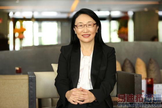 �����ڣ�HTC���³�111������̨ǰ�Ļ����ƺ��ر�࣬����������Ҵ�������ʢ��HTC�ȶ����ҵ��Ů�˳��Լ�����������Щ��ĳЩʱ�����Ļ�󣬿������к����Ҳ������ǰ�档