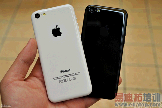 之前也有传言称,5C根本没有黑色,所以这款亮黑的iPhone 5C真实性还有待确认。图片来源:大公网